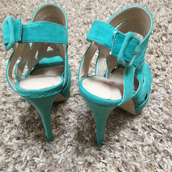JustFab platform heels - Picture 4 of 10